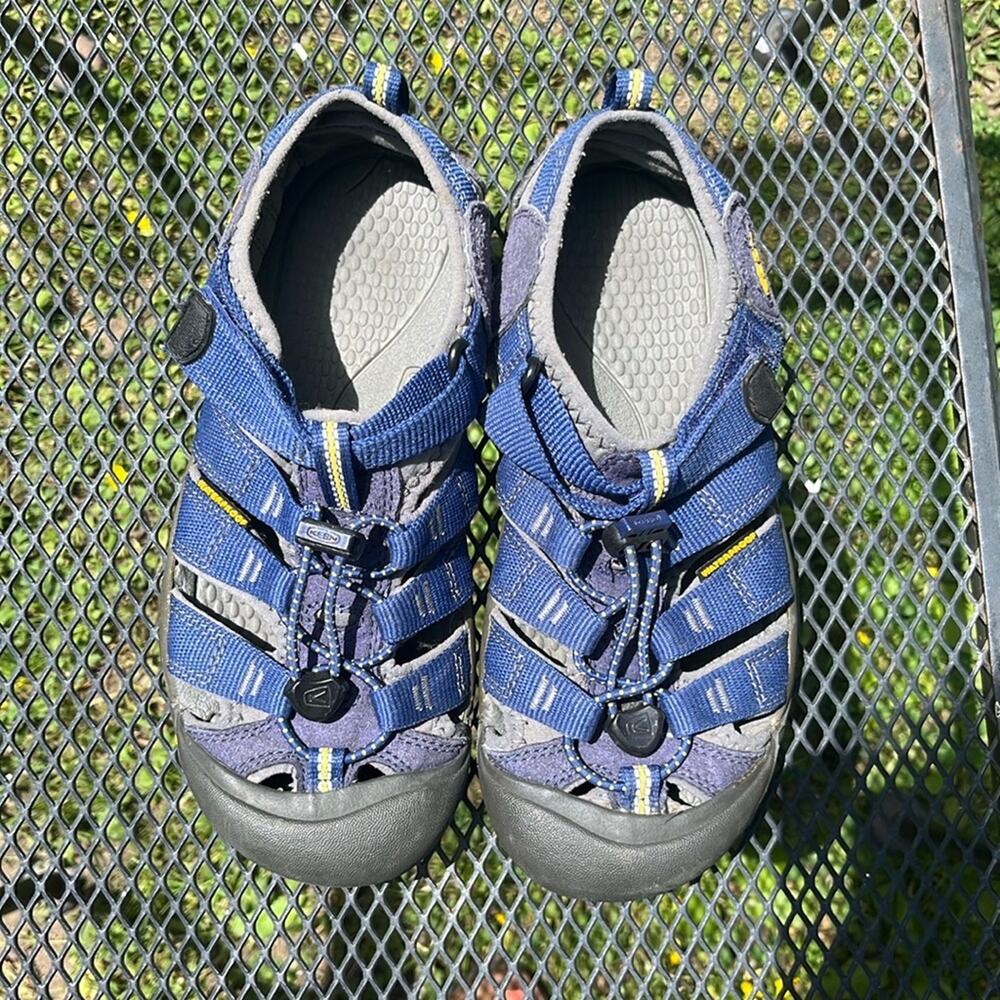 Keen Newport H2‎ sandals hiking water size 4 boys